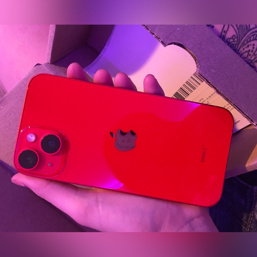 iPhone 14 (red)